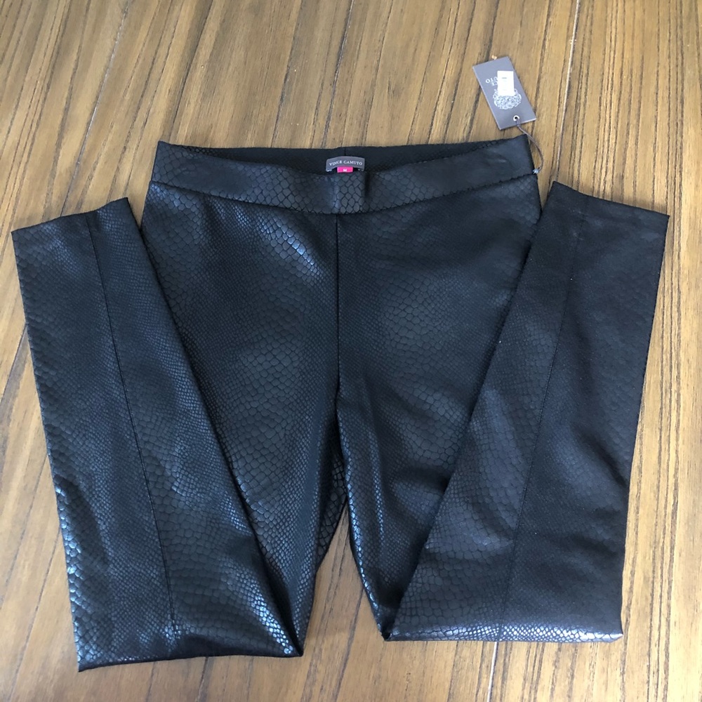 Vince Camuto black pull on snakeskin leggings pant